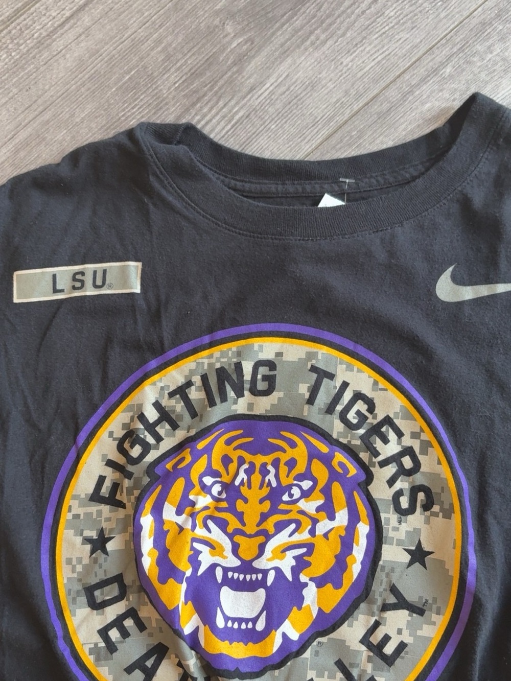 Nike Black LSU Fighting Tigers Graphic Tee with Purple & Gold Crest - Picture 2 of 4